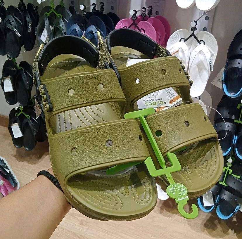 Чоловічі сандалії Crocs Classic Sandal All-Terrain Aloe — фото 3
