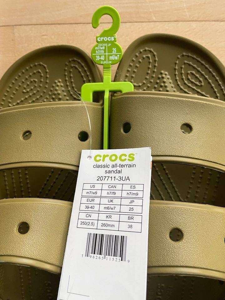 Чоловічі сандалії Crocs Classic Sandal All-Terrain Aloe — фото 10
