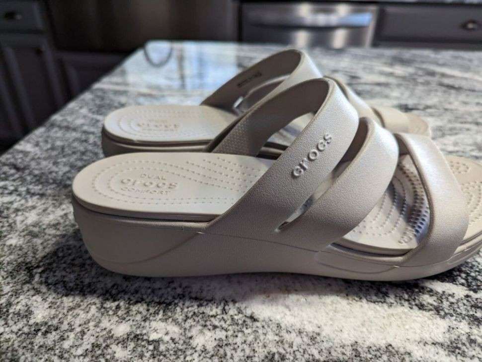 Жіночі шльопанці Crocs Monterey Wedge Ladies Sandals Light Grey — фото 9