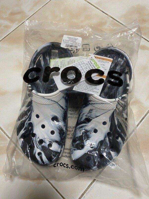Жіночі Crocs Classic Clog marbled Black/White — фото 13