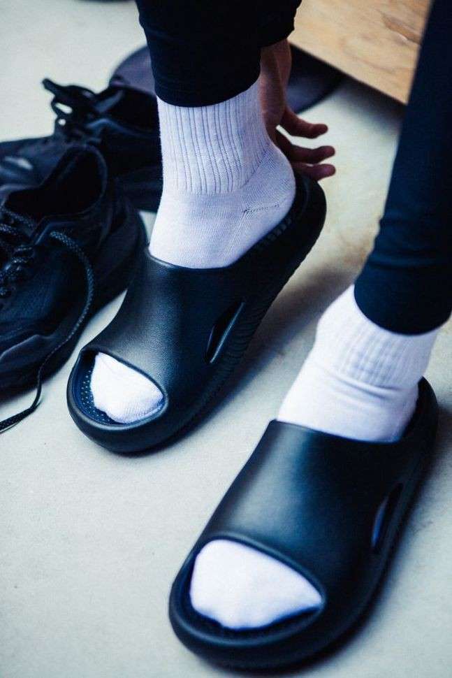 Чоловічі Crocs Меллоу Чорні шльопанці Mellow Recovery Slide Black — фото 3
