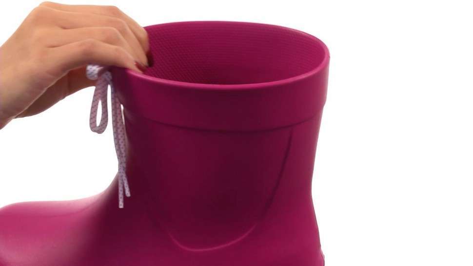 Жіночі гумові чоботи Crocs Freesail Shorty Rain Boot Pink Berry — фото 2