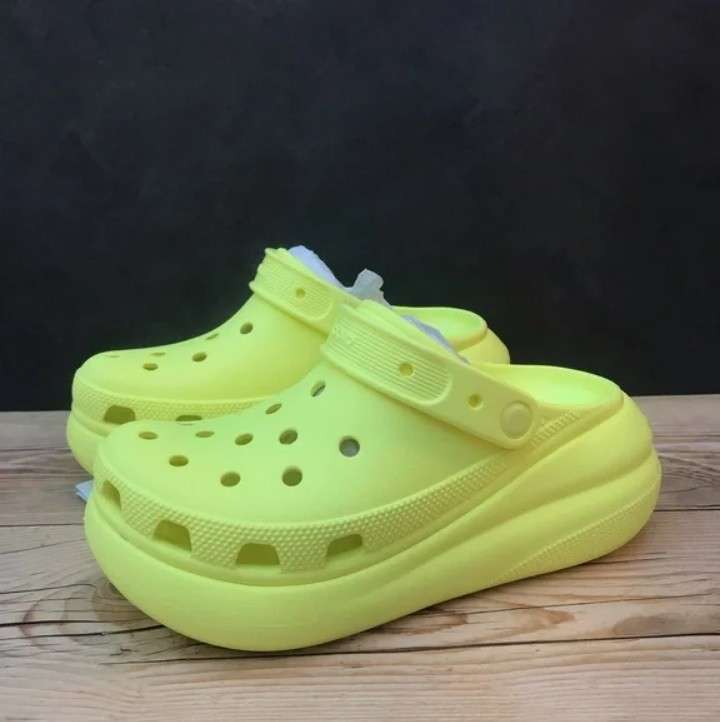Жіночі Crocs Classic Crush Sulphur — фото 3