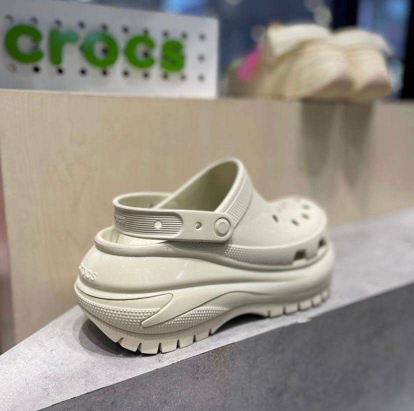 Жіночі Crocs Mega Crush Clog Bone — фото 7