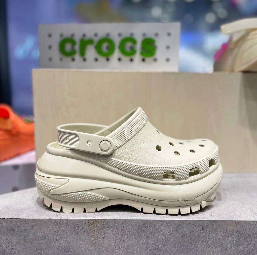 Жіночі Crocs Mega Crush Clog Bone — фото 8