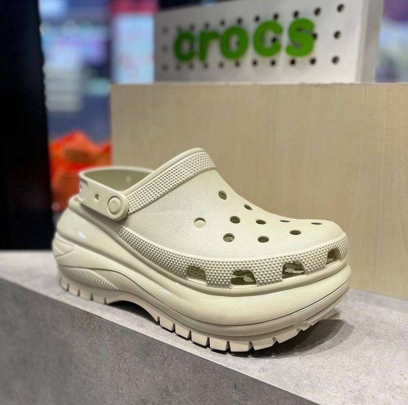 Жіночі Crocs Mega Crush Clog Bone — фото 9