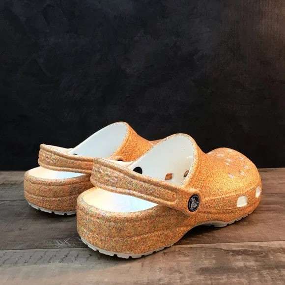 Жіночі Crocs Classic Gold Glitter Clog — фото 3