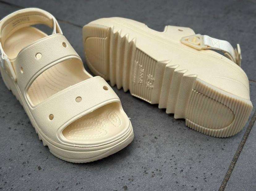Жіночі сандалі Crocs Hiker Xscape Sandal Vanilla — фото 12