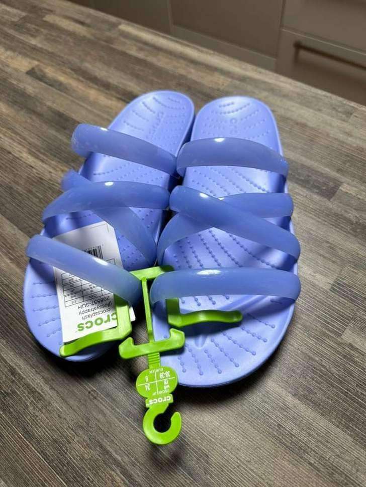 Жіночі шльопанці Crocs Slide Glossy Splash Moon Jelly — фото 6