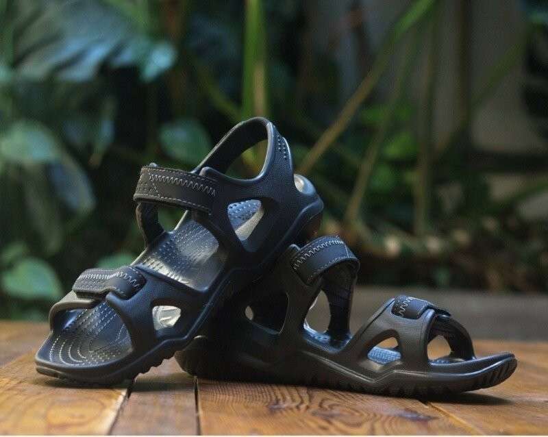 Чоловічі сандалії Crocs Swiftwater River Sandals Black/Black — фото 2