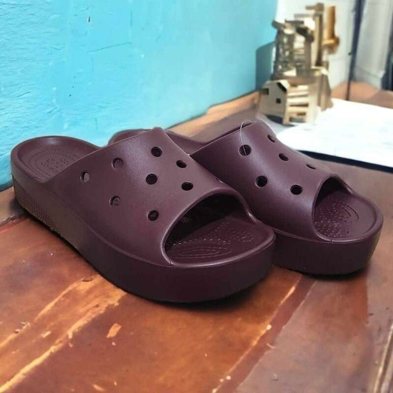 Жіночі шльопанці Crocs Classic Platform Slide Dark Cherry — фото 2