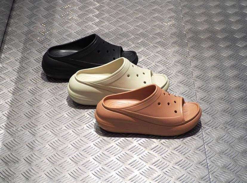 Crocs Беж шльопанці Classic Crush Platform Slide Cork — фото 2