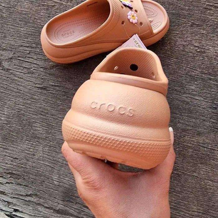 Crocs Беж шльопанці Classic Crush Platform Slide Cork — фото 3