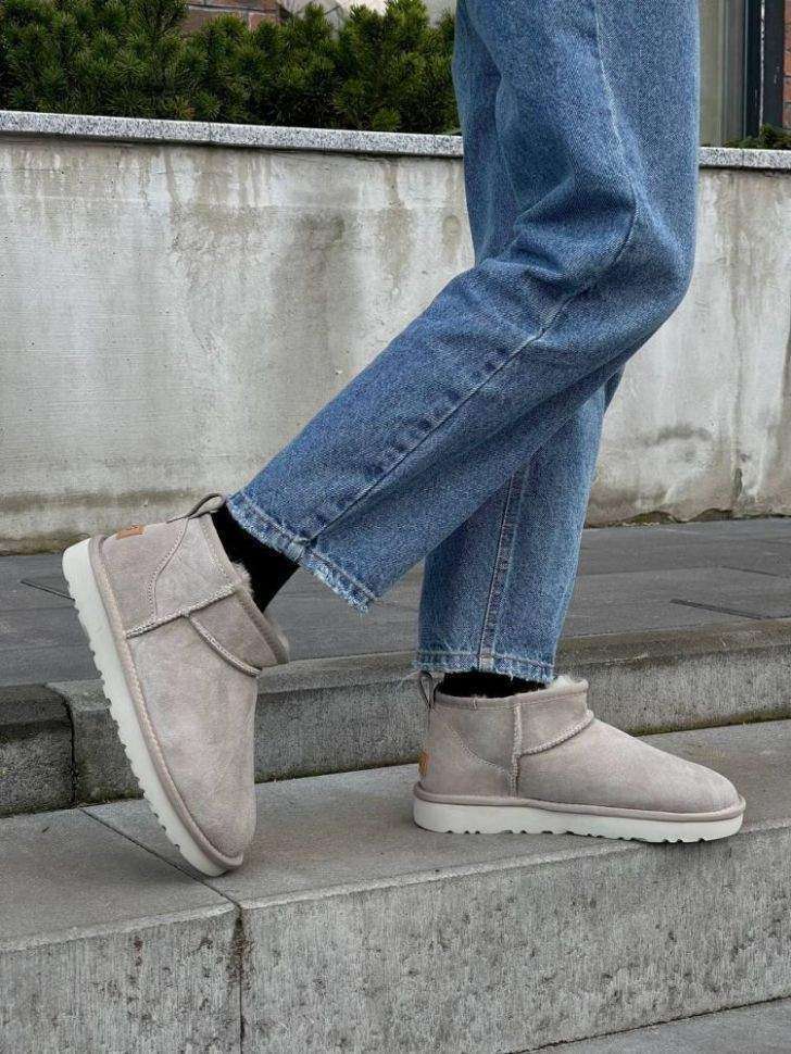 Жіночі UGG Ультра Міні Світло Сірі Замшеві Classic Ultra Mini Light Grey Suede — фото 11