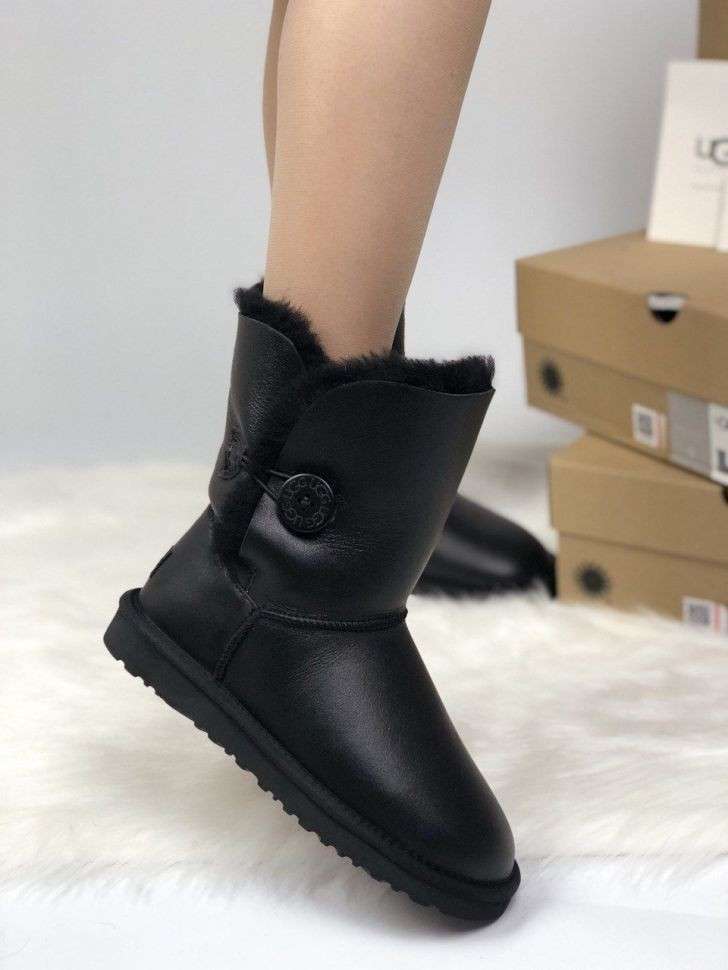 Жіночі UGG Середні Чорні Шкіряні з Пуговкою Australia BAILEY BUTTON Black Leather — фото 2