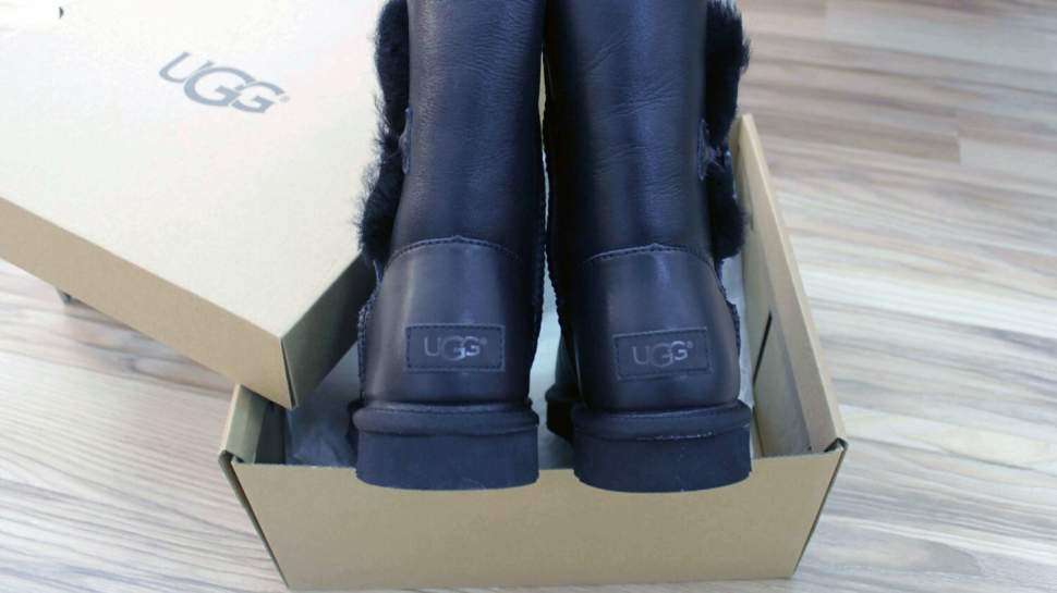 Жіночі UGG Середні Чорні Шкіряні з Пуговкою Australia BAILEY BUTTON Black Leather — фото 7