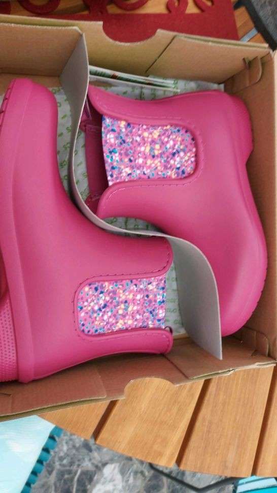 Жіночі гумові чоботи Crocs Women’s Freesail Chelsea Boot Berry\Dots — фото 9