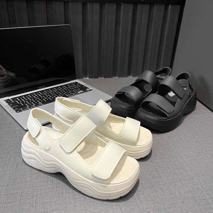 Жіночі сандалі Crocs Skyline Sandal Platform Black — фото 10