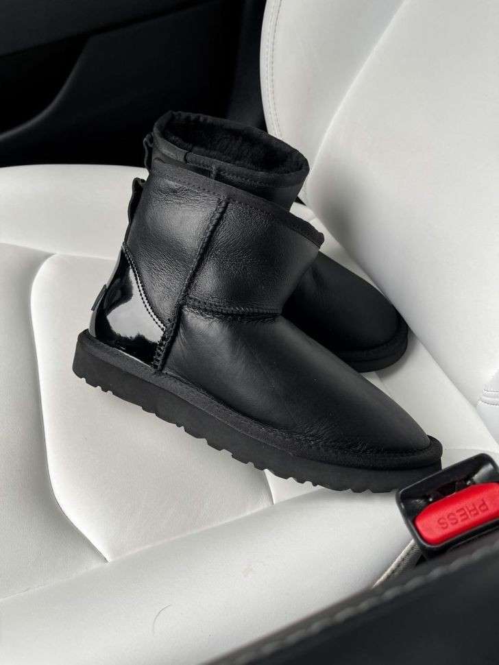 Жіночі UGG Міні Чорні Шкіра Металлік Лак Пятка Classic Mini Black Metallic Suede — фото 11