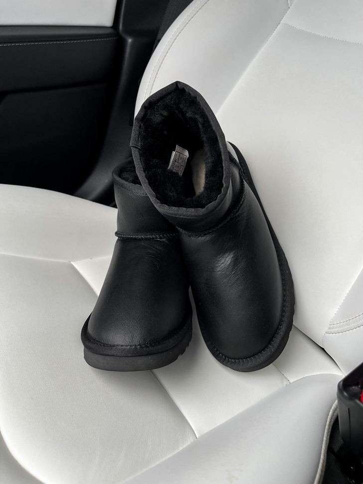 Жіночі UGG Міні Чорні Шкіра Металлік Лак Пятка Classic Mini Black Metallic Suede — фото 12