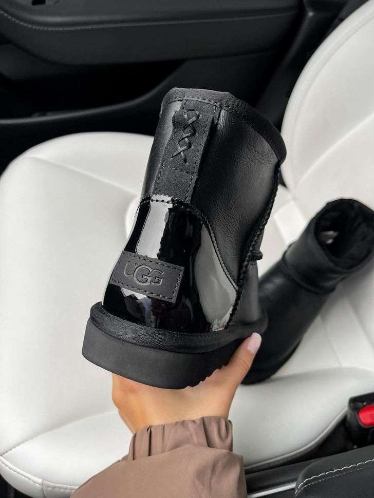 Жіночі UGG Міні Чорні Шкіра Металлік Лак Пятка Classic Mini Black Metallic Suede — фото 15