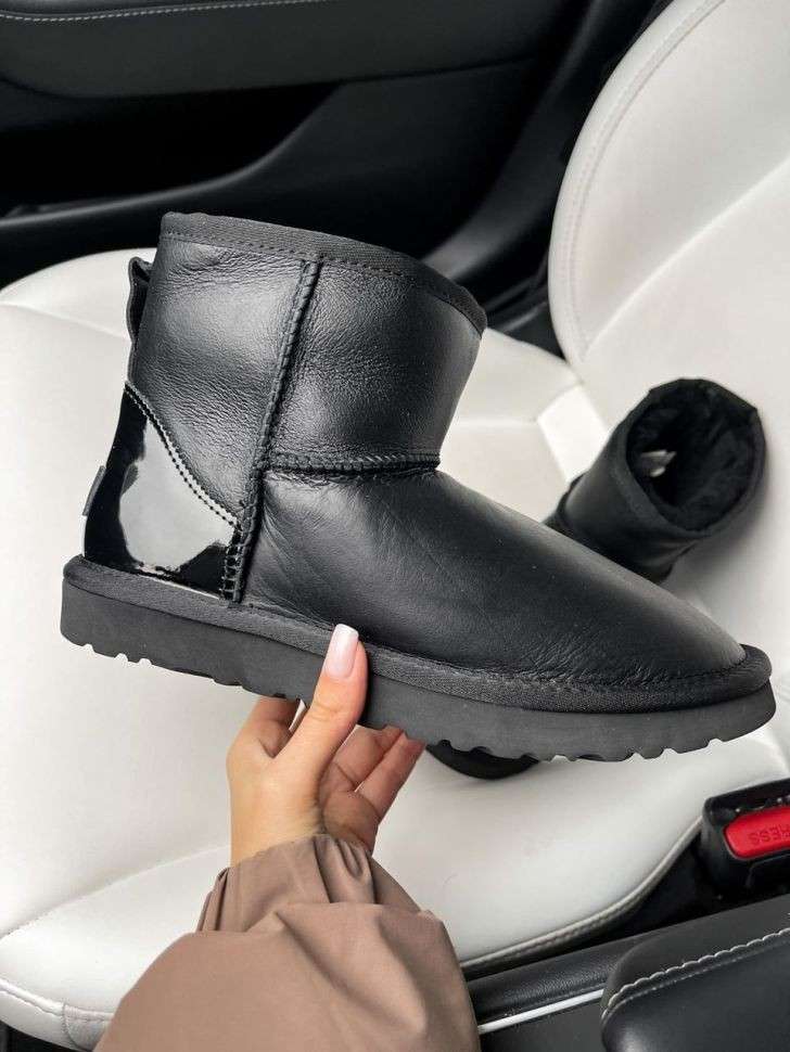 Жіночі UGG Міні Чорні Шкіра Металлік Лак Пятка Classic Mini Black Metallic Suede — фото 8