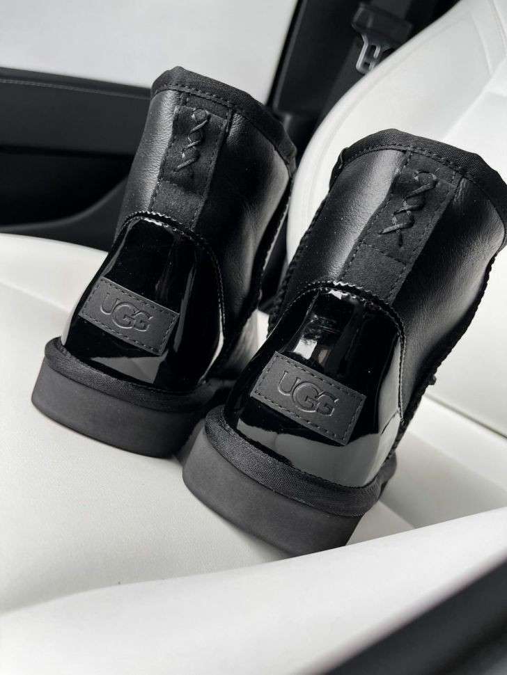 Жіночі UGG Міні Чорні Шкіра Металлік Лак Пятка Classic Mini Black Metallic Suede — фото 9