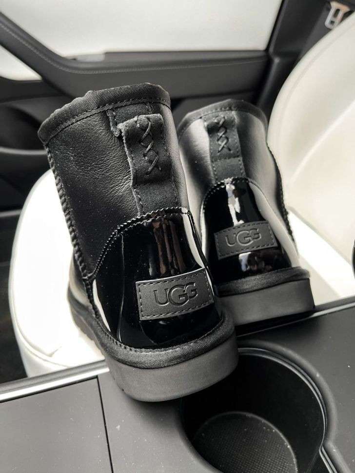 Жіночі UGG Міні Чорні Шкіра Металлік Лак Пятка Classic Mini Black Metallic Suede — фото 10