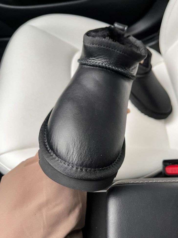Жіночі UGG Ультра Міні Шкіра Чорні з Лак П'яткою Ultra Mini Black Leather — фото 11