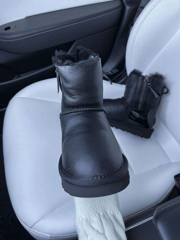 Жіночі UGG Міні Шкіра з Змікою та Лакова Пятка Mini Short ZIP Black Lacquer — фото 5