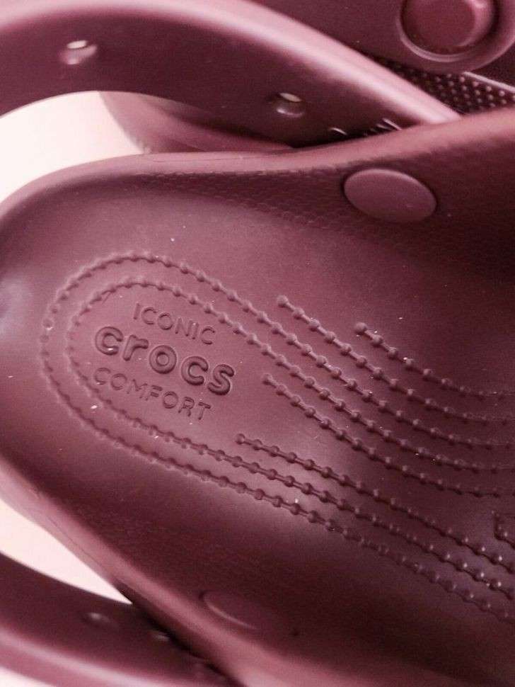 Жіночі Crocs Classic Crush Clog Dark Cherry — фото 7