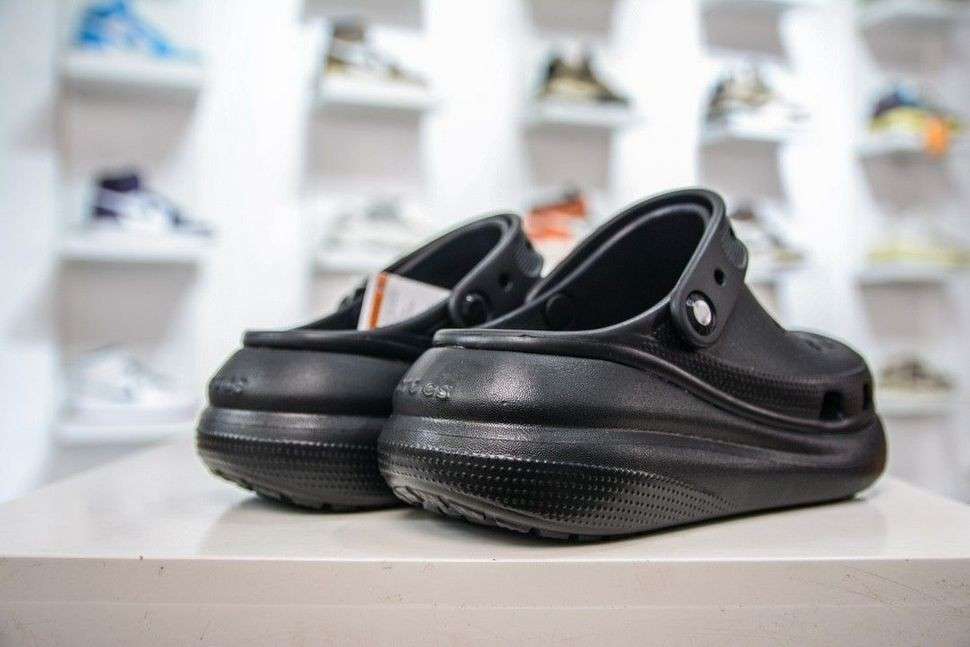 Жіночі Crocs Classic Crush Clog Black — фото 14