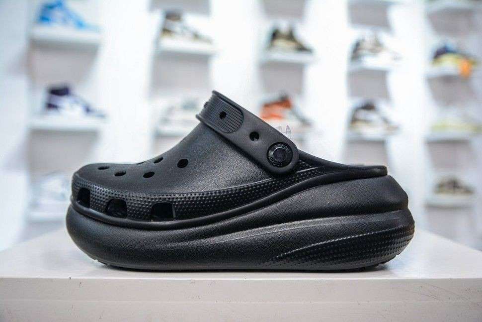 Жіночі Crocs Classic Crush Clog Black — фото 9