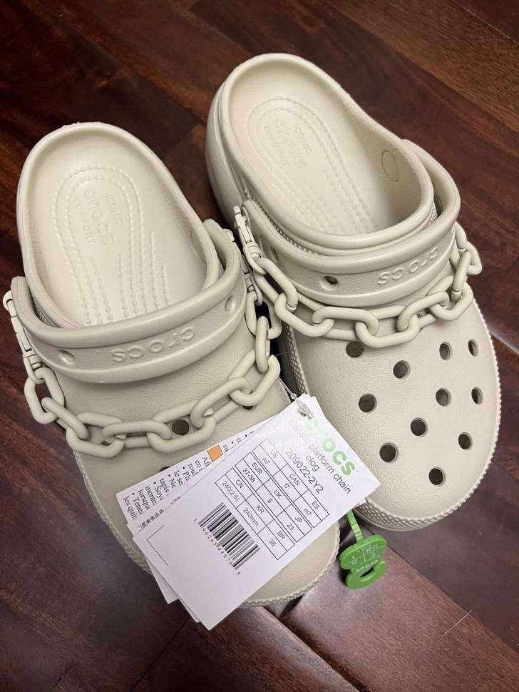 Жіночі Crocs Women's Classic Clog Platform Chain Bone — фото 3