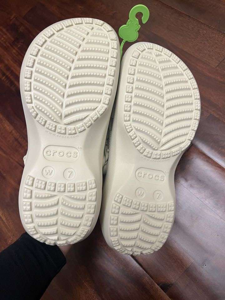 Жіночі Crocs Women's Classic Clog Platform Chain Bone — фото 6