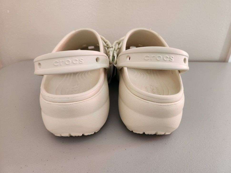 Жіночі Crocs Women's Classic Clog Platform Chain Bone — фото 8