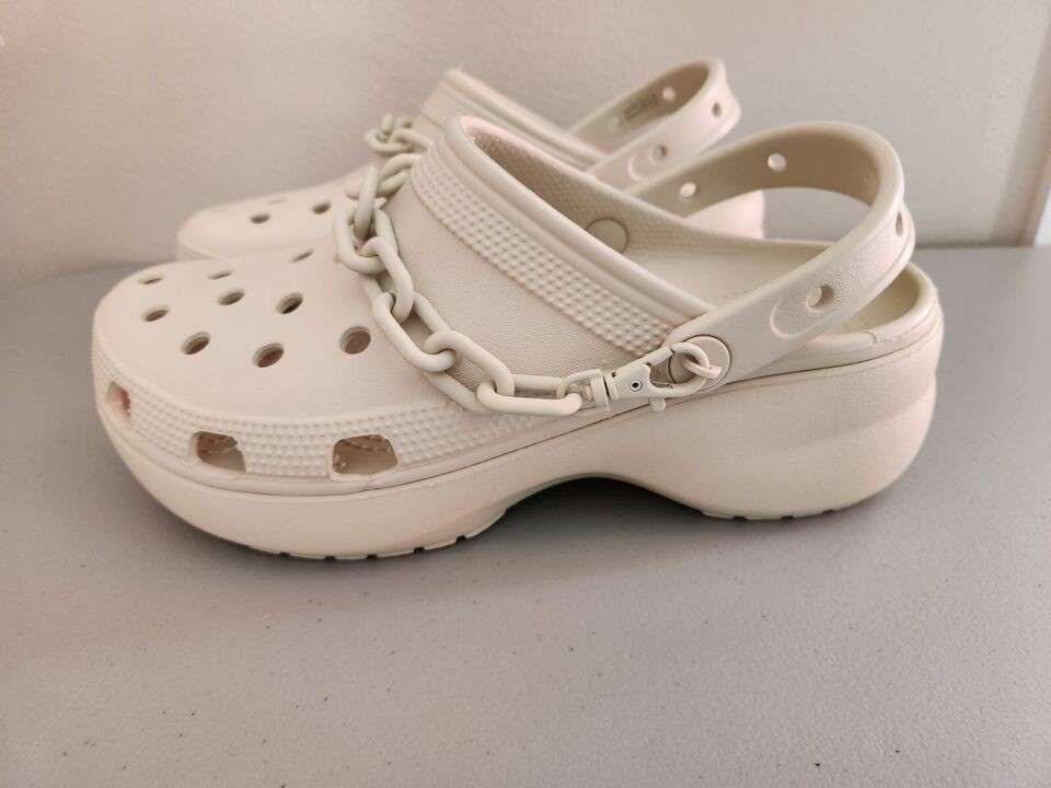 Жіночі Crocs Women's Classic Clog Platform Chain Bone — фото 9
