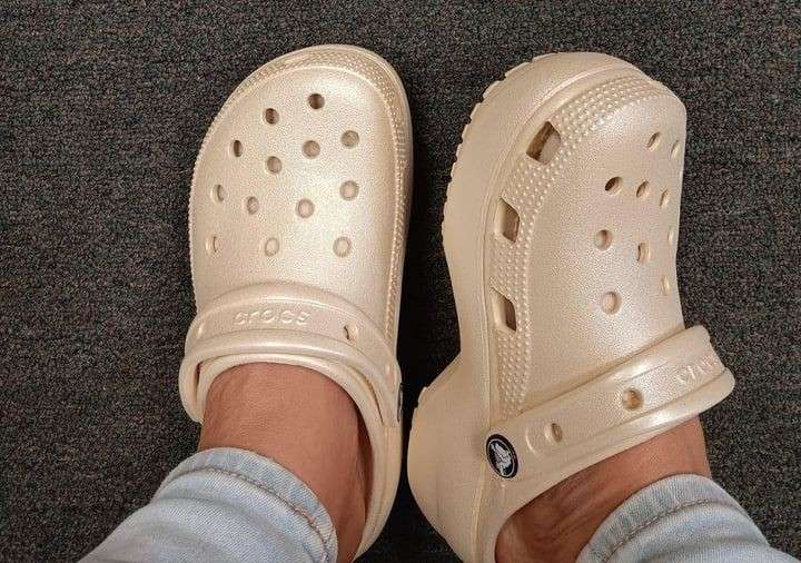 Жіночі Crocs Classic Platform Shimmer Clog Vanilla — фото 2