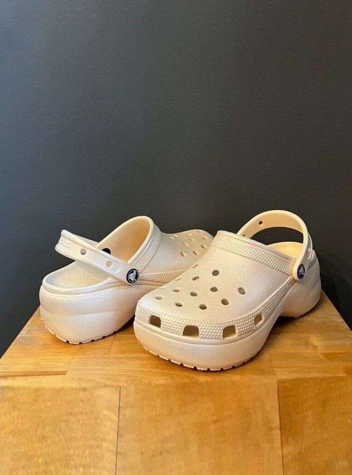 Жіночі Crocs Classic Platform Shimmer Clog Vanilla — фото 11