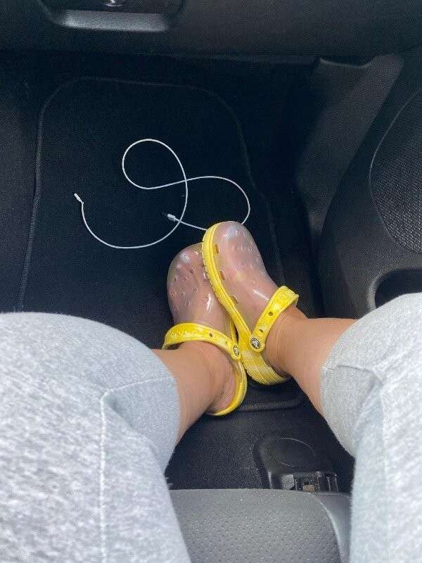 Crocs Classic Translucent Bleach Dye Clog Banana — фото 4
