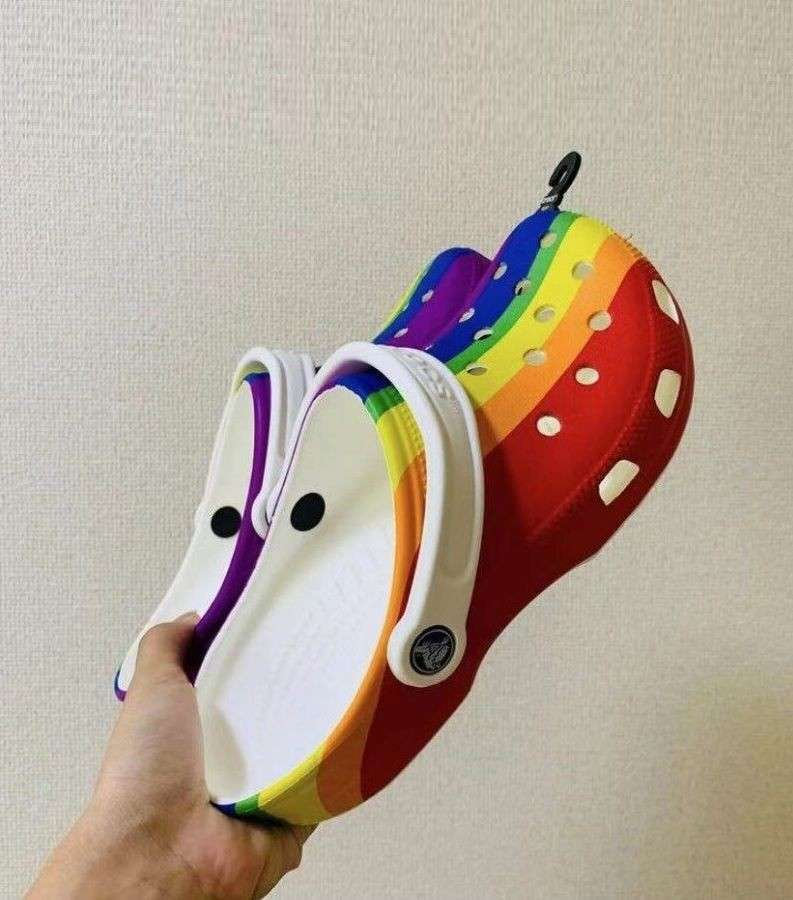 Жіночі Crocs Rainbow Graphic Classic Stripe Clog — фото 2