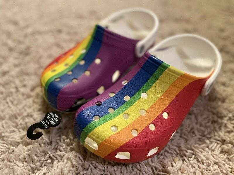 Жіночі Crocs Rainbow Graphic Classic Stripe Clog — фото 4