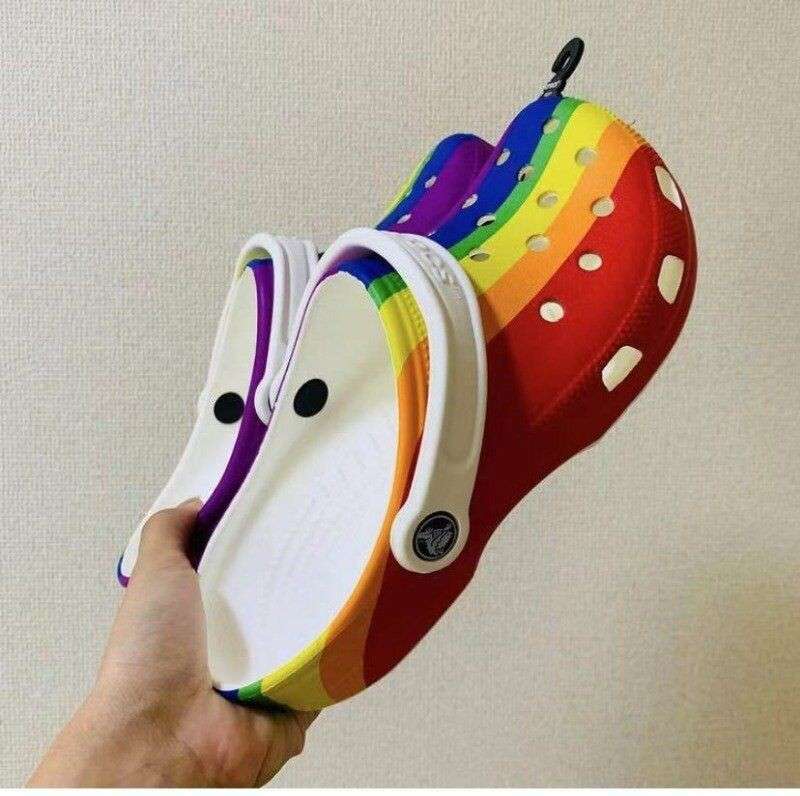 Жіночі Crocs Rainbow Graphic Classic Stripe Clog — фото 8