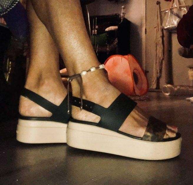 Жіночі сандалі Crocs Brooklyn Croco Low Wedge Espresso — фото 6