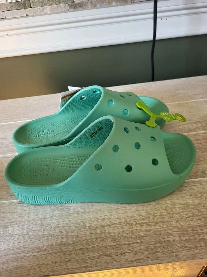 Жіночі шльопанці Crocs Classic Platform Slide Jade Stone — фото 2