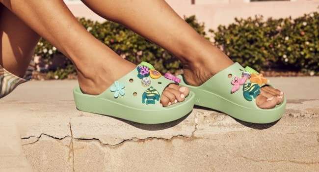 Жіночі шльопанці Crocs Classic Platform Slide Jade Stone — фото 12