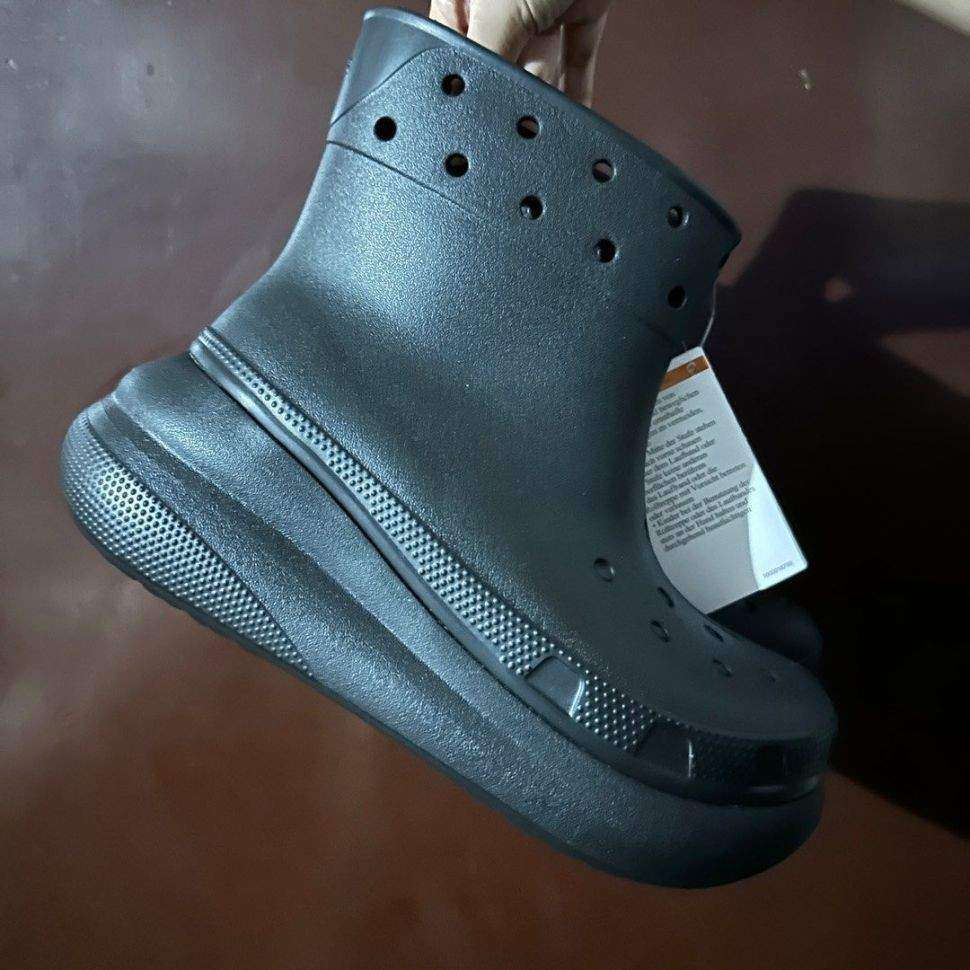 Жіночі гумові чоботи Crocs crush rain boot black — фото 10