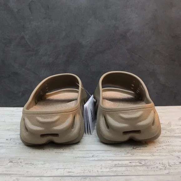 Чоловічі шльопанці Crocs Echo Slide Tumbleweed — фото 11