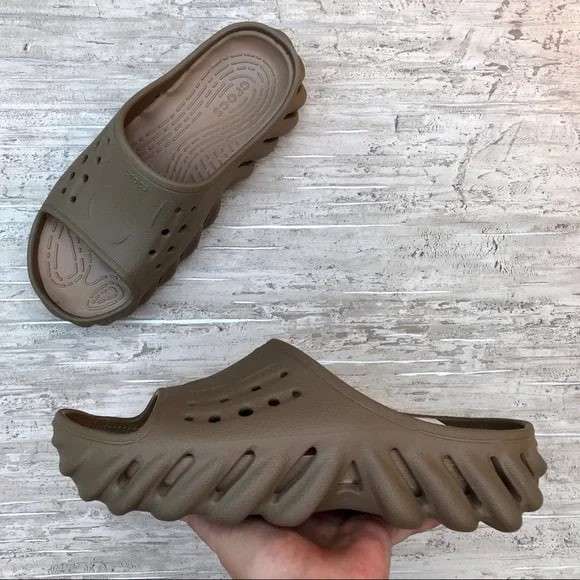 Чоловічі шльопанці Crocs Echo Slide Tumbleweed — фото 3