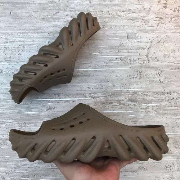 Чоловічі шльопанці Crocs Echo Slide Tumbleweed — фото 4